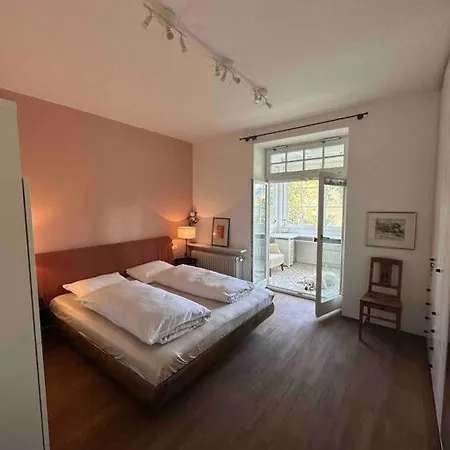 Laurelia Apartment *