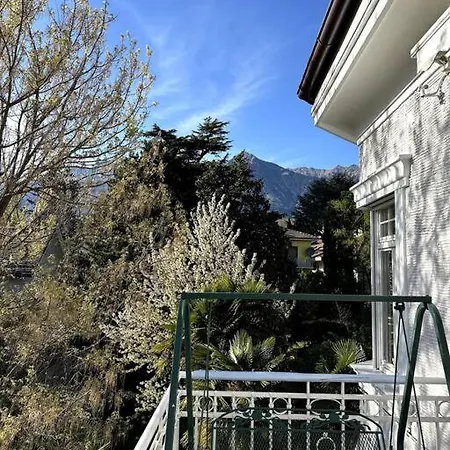 Laurelia Apartment