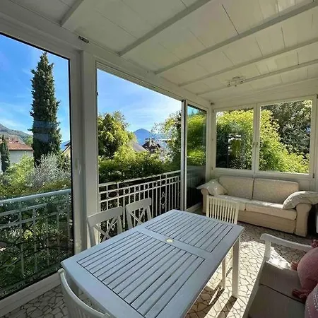 Laurelia Merano