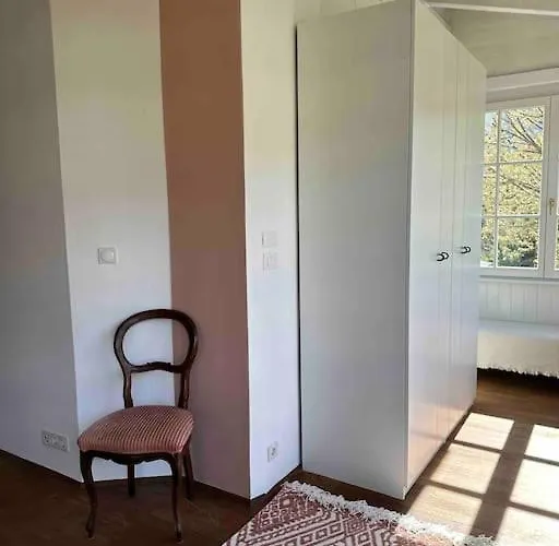 Laurelia Apartment *