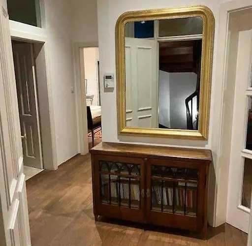 Laurelia Apartment *